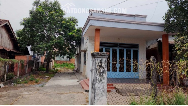 Cần bán nhà cấp 4 cũ giá rẻ ở Phước Hiệp, giá 620 triệu, diện tích 139m2