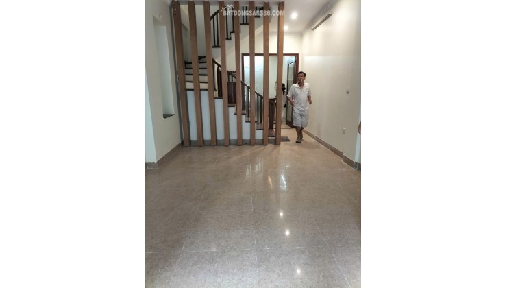 Bán nhà 6 tầng tại Đống Đa Hà Nội. DTSD 50m2, sổ đỏ, giá 16 tỷ có TL. Lh:0976805530