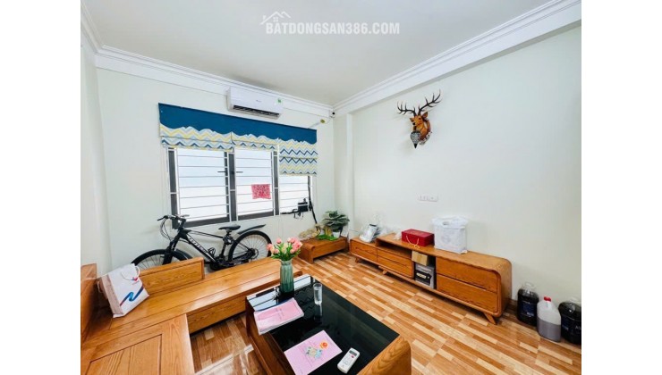 BÁN NHÀ HOÀNG MAI - NGÕ SIÊU NÔNG - NHÀ ĐẸP Ở LUÔN - DT 25M2X5T, MT 3.5M, GIÁ 3.95 TỶ.