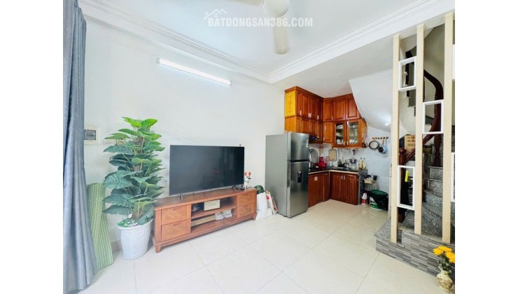 BÁN NHÀ HOÀNG MAI - NGÕ SIÊU NÔNG - NHÀ ĐẸP Ở LUÔN - DT 25M2X5T, MT 3.5M, GIÁ 3.95 TỶ.