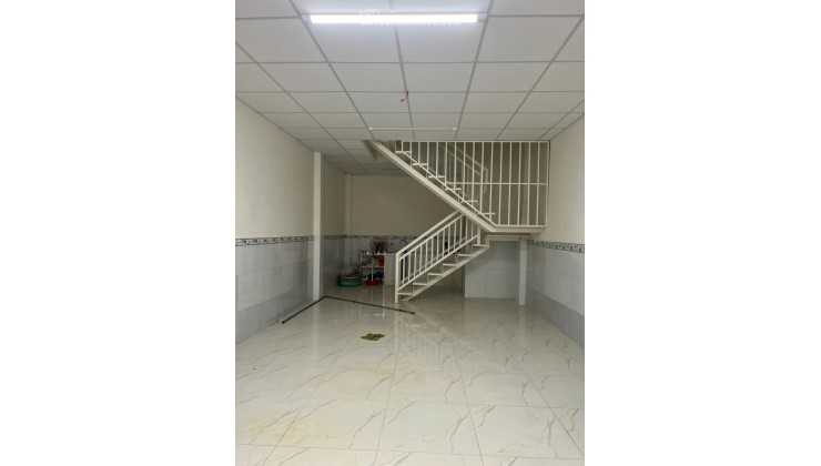 Bán nhà Bình Tân, vị trí đẹp, 32m2(4x8), sẵn SHR, chỉ 3.4 tỷ vào ở ngay. Lh:0977888750