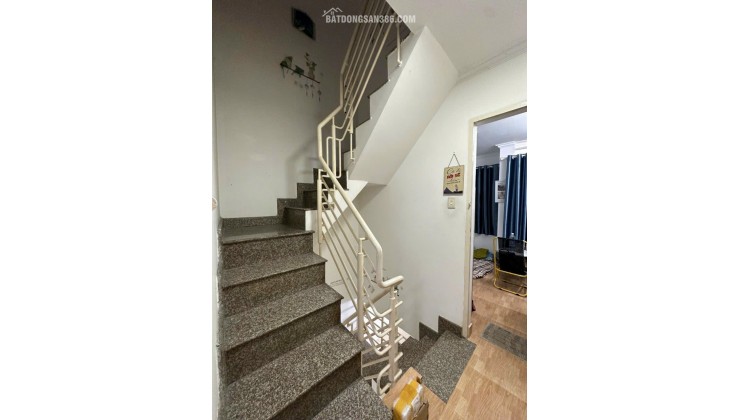 Cần bán nhà 379/3 Lê Hồng Phong P2Q10. DT 27.36m2 chỉ 5 tỷ. Lh:0942828799.