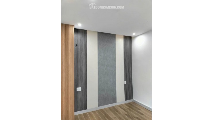 Nhà 1 trệt 2 lầu cần bán gấp ăn Tết gần chùa Long Bửu