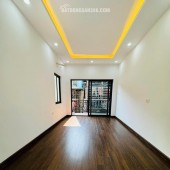 Bán nhà Phố Hào Nam_Nội thất đầy đủ_3 ngủ thoáng sáng_27m2x5T_Giá: 7.5 tỷ.