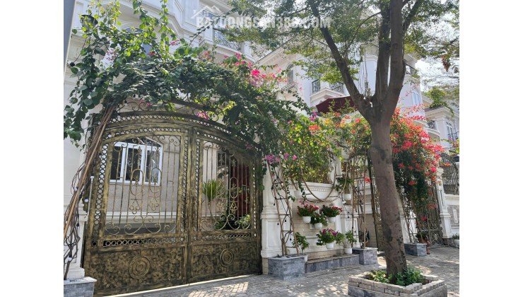 Biệt thự mới đẹp ở liền, Khu Compound bảo vệ an ninh VIP nhất Quận 7. Chỉ 49 tỷ/220m2. Lh:0914993620