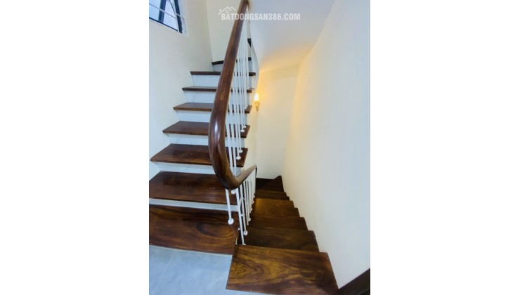 NHÀ ĐÊ LA THÀNH MẶT TIỀN ĐẸP 5,6M - Ô TÔ ĐỖ CỬA - SỔ VUÔNG - NGÕ THÔNG - GIÁ 7,X TỶ