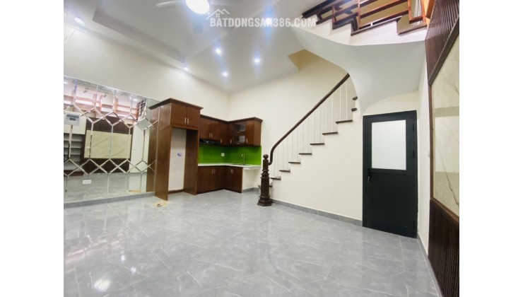 NHÀ ĐÊ LA THÀNH MẶT TIỀN ĐẸP 5,6M - Ô TÔ ĐỖ CỬA - SỔ VUÔNG - NGÕ THÔNG - GIÁ 7,X TỶ