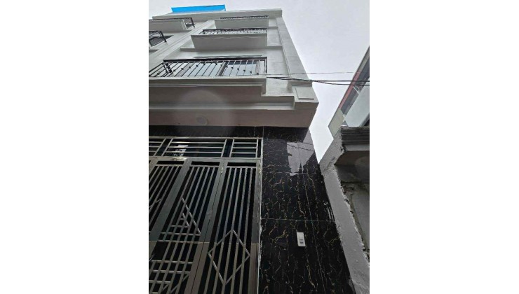 Nhà đẹp, hiếm, ngõ nông, vài bước ra mặt đường ô tô đỗ