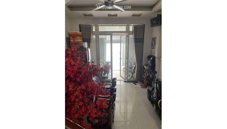 Bán nhà VIP chợ Phạm Văn Hai, Tân Bình, 50m2, 3 tầng, 8.x tỷ
