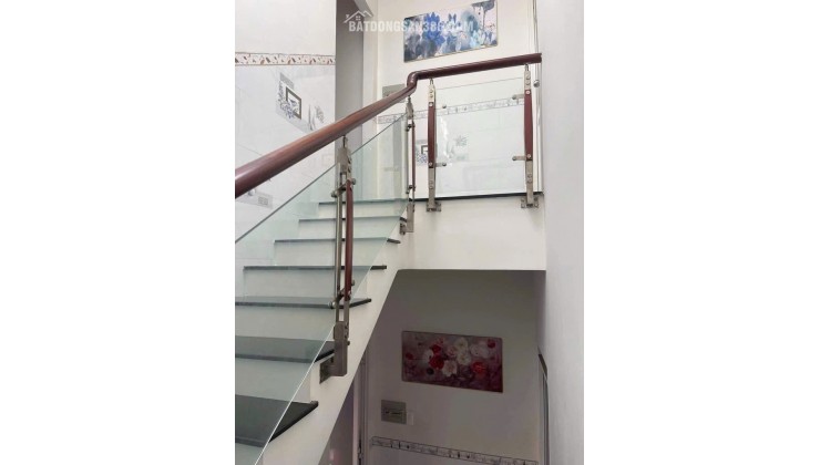 Bán nhà VIP chợ Phạm Văn Hai, Tân Bình, 50m2, 3 tầng, 8.x tỷ