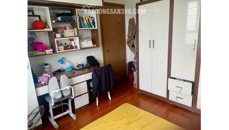 Cần bán căn hộ 2 ngủ tầng đẹp, full nội thất tại khu 3 tòa mới KDT Thanh Hà Cienco 5