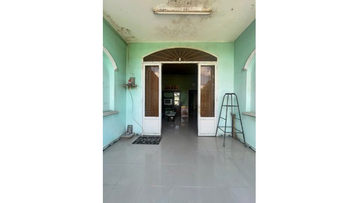 Bể Nợ Cần Bán Nhà 130m2 Đường Tân Xuân 5, Hóc Môn giá 700 Triệu, có Sổ Hồng Riêng.