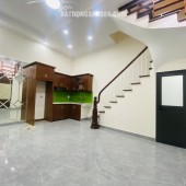 NHÀ ĐÊ LA THÀNH MẶT TIỀN ĐẸP 5,6M - Ô TÔ ĐỖ CỬA - SỔ VUÔNG - NGÕ THÔNG - GIÁ 7,X TỶ