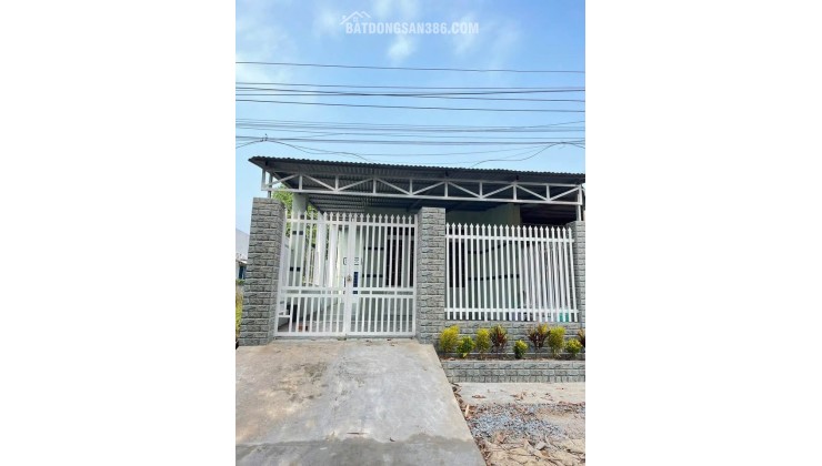 Gấp Gấp ! bán lẹ căn nhà cấp 4 ở Đ. Suối Lội , Tân Thông Hội 100m2 SHR giá 650tr