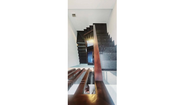 BÁN NHÀ 3 TẦNG GẦN VIMHOMES STAR CITY. VIEW SÔNG MÁT MẺ. Ô TÔ VÀO NHÀ.Gần ĐL HÙNG VƯƠNG