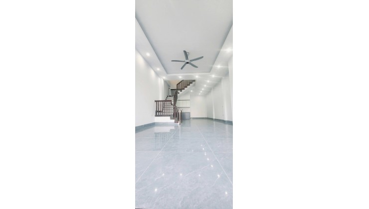 BÁN NHÀ 3 TẦNG GẦN VIMHOMES STAR CITY. VIEW SÔNG MÁT MẺ. Ô TÔ VÀO NHÀ.Gần ĐL HÙNG VƯƠNG