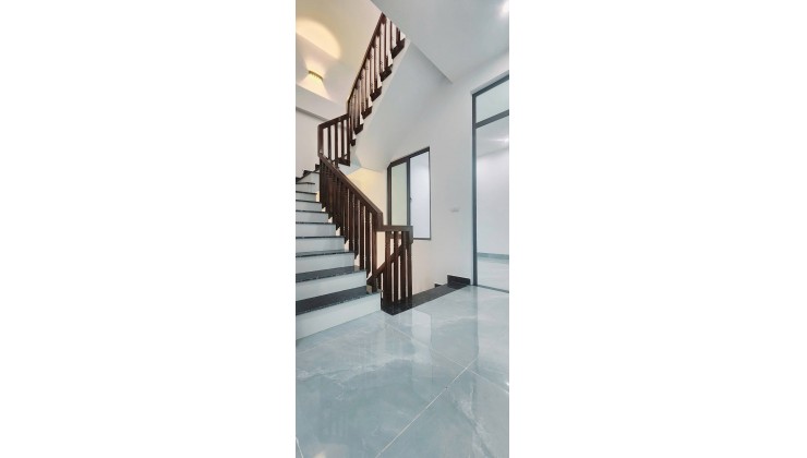 BÁN NHÀ 3 TẦNG GẦN VIMHOMES STAR CITY. VIEW SÔNG MÁT MẺ. Ô TÔ VÀO NHÀ.Gần ĐL HÙNG VƯƠNG