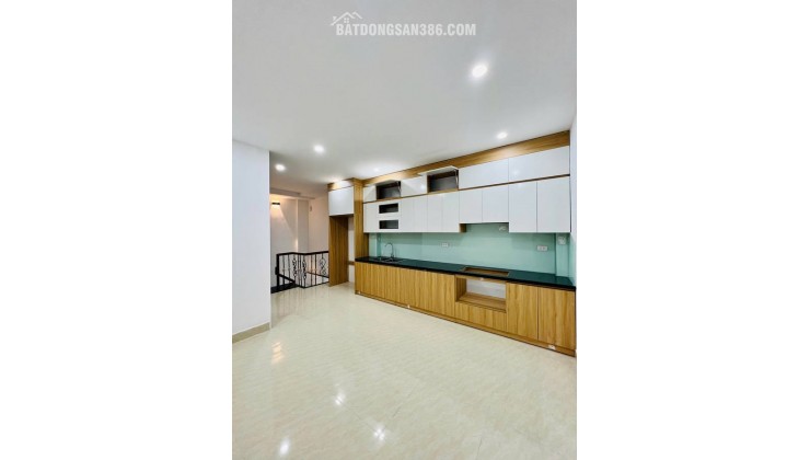 HIẾM!Nhỉnh 4 tỷ có nhà 5 tầng 3N4WC ngay phố Nhân hòa -> KHU VIP HOÀNG ĐẠO THÚY - NHÂN CHÍNH!