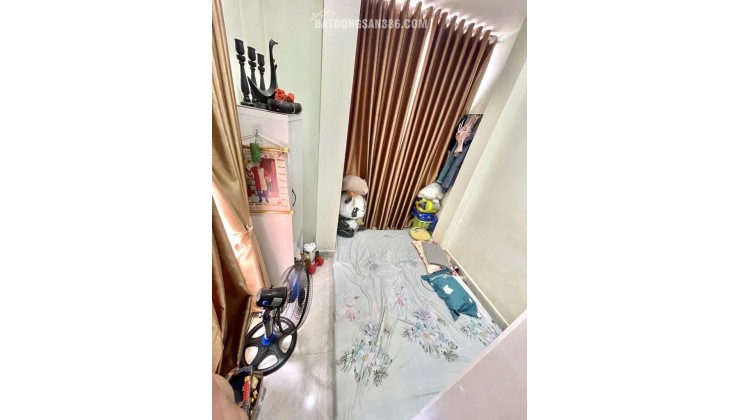 Bán nhà CMT8, Tân Bình, gần CV Lê Thị Riêng, 28m2, 1 trệt 1 lửng 1 lầu , nhỉnh 4 tỷ.