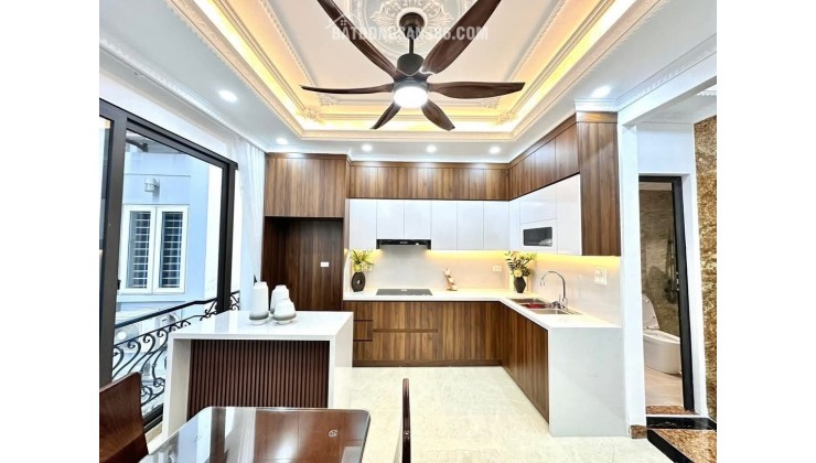 CHƯA ĐẾN 10 TỶ CÓ NHÀ 6 TẦNG THANG MÁY, FULL NỘI THẤT TẠI YÊN HÒA.