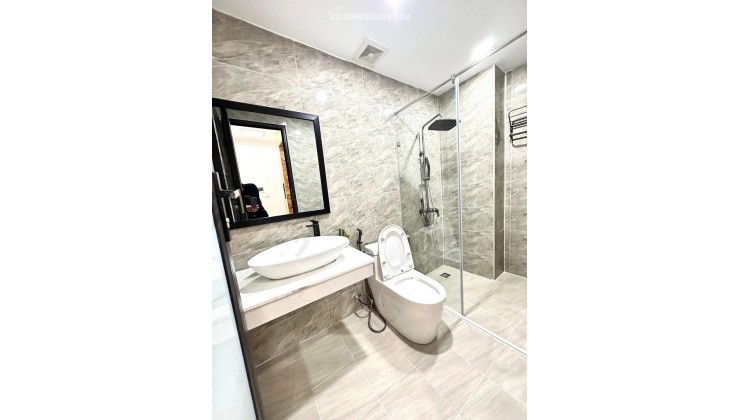 CHƯA ĐẾN 10 TỶ CÓ NHÀ 6 TẦNG THANG MÁY, FULL NỘI THẤT TẠI YÊN HÒA.