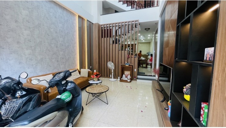 HÀNG XÓM TÀI PHIỆT- ĐẠI LỘ HOA HỒNG- KẾ GIGAMALL PHẠM VĂN ĐỒNG- CHỈ 9.3T- 56M- 4X14M XE HƠI NGỦ TRONG NHÀ