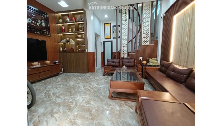 Bán nhà phố Hoàng Đạo Thành, phân lô ôtô đỗ cửa, 34m² 6tầng thang máy, sổ đỏ hoa hậu