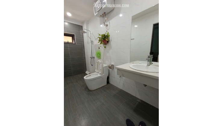 Bán nhà phố Hoàng Đạo Thành, phân lô ôtô đỗ cửa, 34m² 6tầng thang máy, sổ đỏ hoa hậu