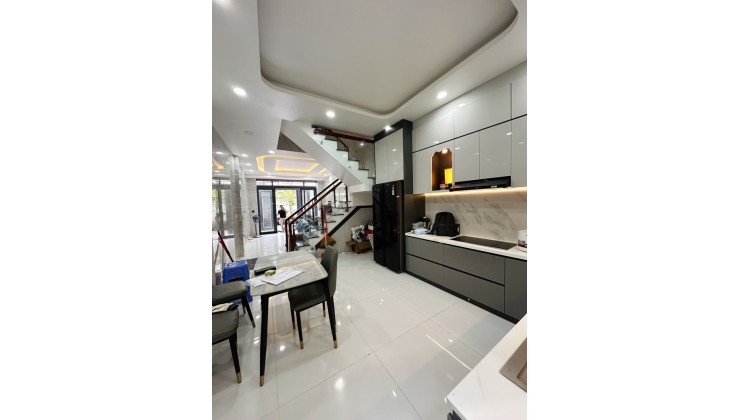 Bán nhà Q.10 4T 63m2 MT 4.3m ô tô trong nhà 12 tỷ.