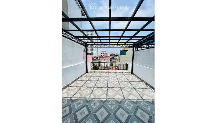 HIẾM!Nhỉnh 4 tỷ có nhà 5 tầng 3N4WC ngay phố Nhân hòa -> KHU VIP HOÀNG ĐẠO THÚY - NHÂN CHÍNH!