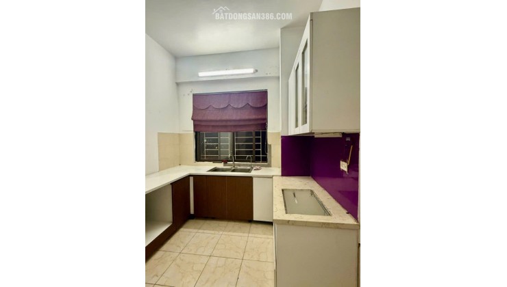 Cho thuê căn hộ 1204 CT4-5 Yên Hoà – Cầu Giấy, mặt đường Dương Đình Nghệ, 13 triệu/tháng