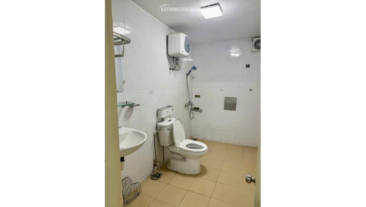 Cho thuê căn hộ 1204 CT4-5 Yên Hoà – Cầu Giấy, mặt đường Dương Đình Nghệ, 13 triệu/tháng