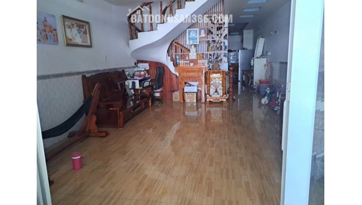 Bán Nhà Quận 12. DT 4x11m. Giá 850 Triệu. Sổ Hồng Riêng