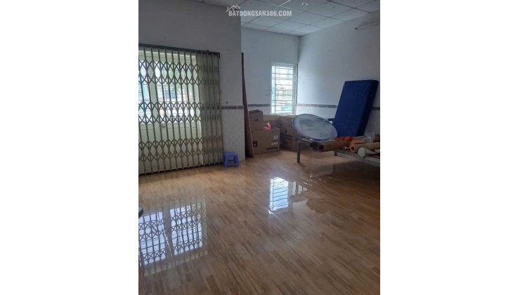 Bán Nhà Quận 12. DT 4x11m. Giá 850 Triệu. Sổ Hồng Riêng