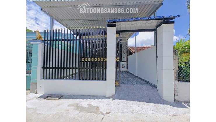 Bán nhà xã Tân Thông Hội, khu trung tâm Củ Chi, mặt tiền đường nhựa 6m, sát bên chợ Việt Kiều giá chỉ 890 triệu