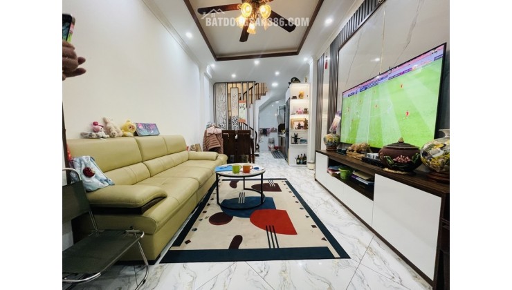  Nhà Cự Lộc – 33m² – cách Royal vài bước chân – 7.63 tỷ