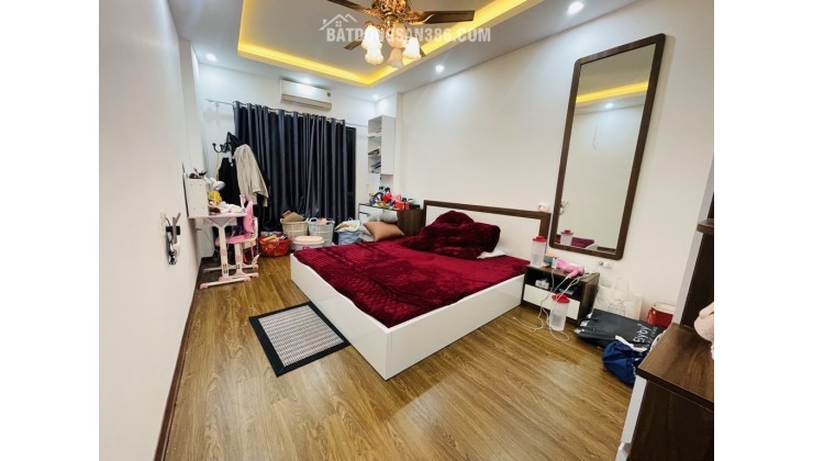  Nhà Cự Lộc – 33m² – cách Royal vài bước chân – 7.63 tỷ