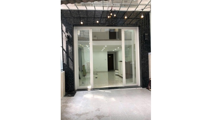 GÓC 2 MẶT TIỀN – 4 TẦNG – THU NHẬP 25TR/THÁNG – NGAY NGÃ 4 NGUYỄN TRÃI Q5. LH:0988954579