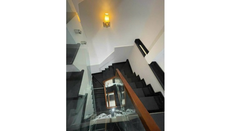 Nhà Phan Xích Long – 4T 36M2 – Nở Hậu – Gần MT – Nhỉnh 7 Tỷ.