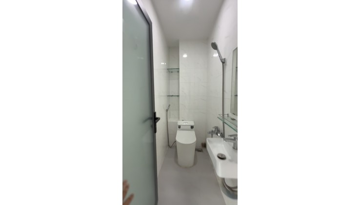 NHÀ ĐẸP 4T MT 8.6m - HUỲNH VĂN BÁNH PN - HXH THÔNG - 6.9 TỶ