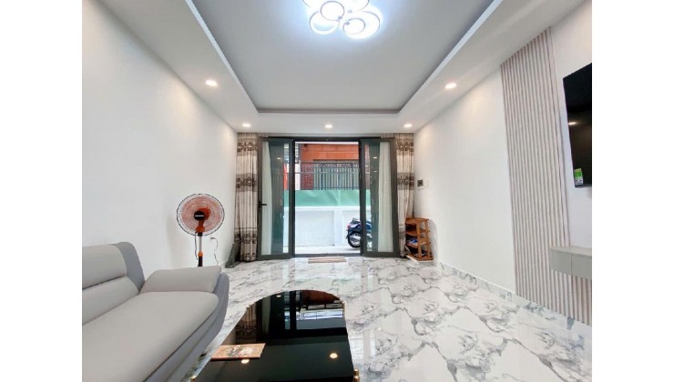 NHÀ Nguyễn Trọng Tuyển - Gần MT - 40M² Nở Hậu - 3 TẦNG 6.6 Tỷ.
