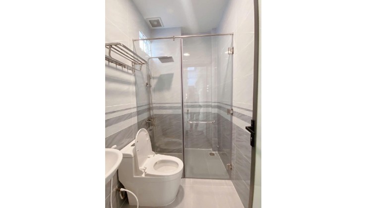 NHÀ Nguyễn Trọng Tuyển - Gần MT - 40M² Nở Hậu - 3 TẦNG 6.6 Tỷ.