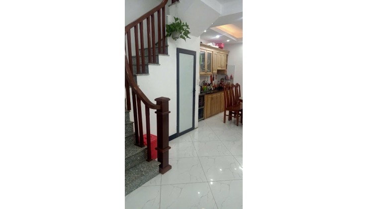 Bán nhà Hữu Hoà- Thanh Trì nhà đẹp ở ngay, tặng toàn bộ nội thất