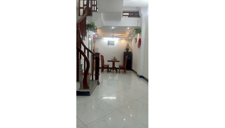 Bán nhà Hữu Hoà- Thanh Trì nhà đẹp ở ngay, tặng toàn bộ nội thất