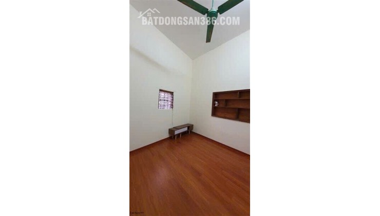 Cần bán nhà phố Kim Mã, nhà đẹp có sổ đỏ, nhỉnh 5 tỷ