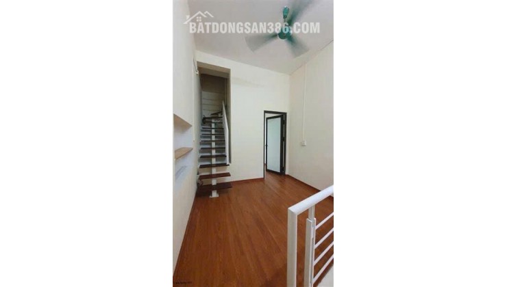 Cần bán nhà phố Kim Mã, nhà đẹp có sổ đỏ, nhỉnh 5 tỷ