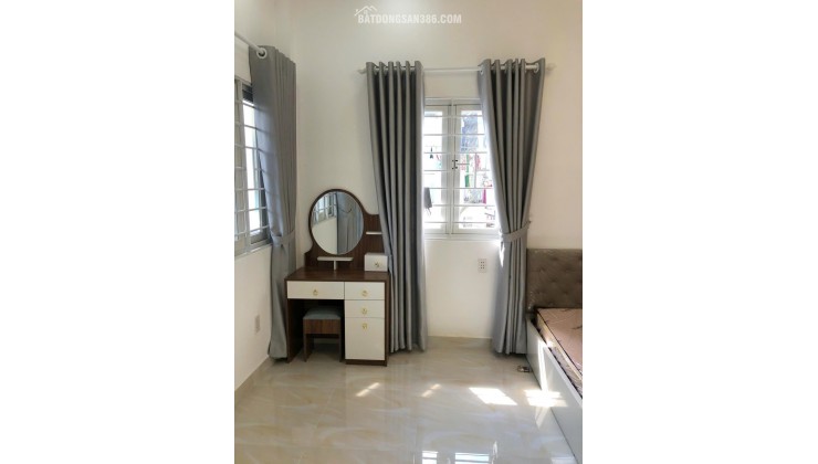 GÓC 2 MẶT TIỀN – 4 TẦNG – THU NHẬP 25TR/THÁNG – NGAY NGÃ 4 NGUYỄN TRÃI Q5. LH:0988954579