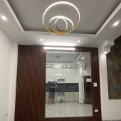 NHÀ TRUNG TÂM CẦU GIẤY- 5 PHÒNG NGỦ – CHỈ 9.X TỶ – Ở LUÔN