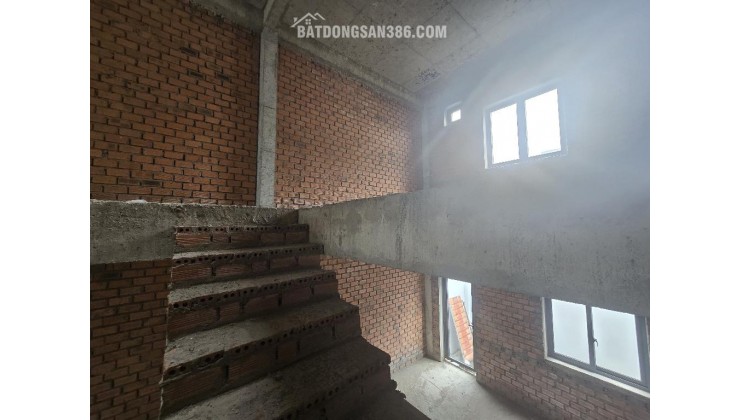CÁCH QUẬN 1 CHƯA 15 PHÚT DI CHUYỂN (4,25km), NHÀ 4 TẦNG 5x18m, KHU DÂN CƯ CAO CẤP PHƯỚC KIỂN, GIÁ 7,5 TỶ (TỐT NHẤT THÁNG 2/2025)