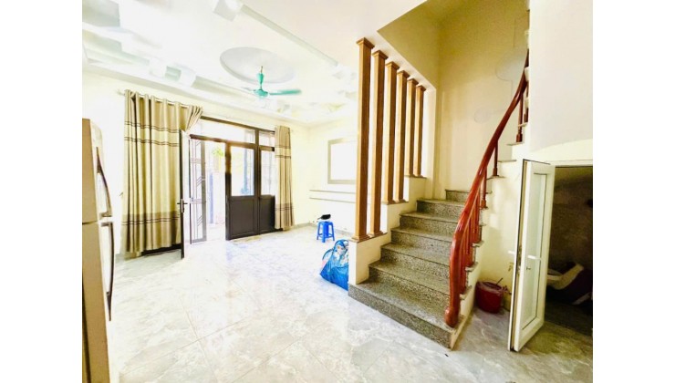 Bán nhà Lô góc, mặt ngõ, oto 4 chỗ qua cửa, 35m, 5 tầng, mặt tiền 5.2m!